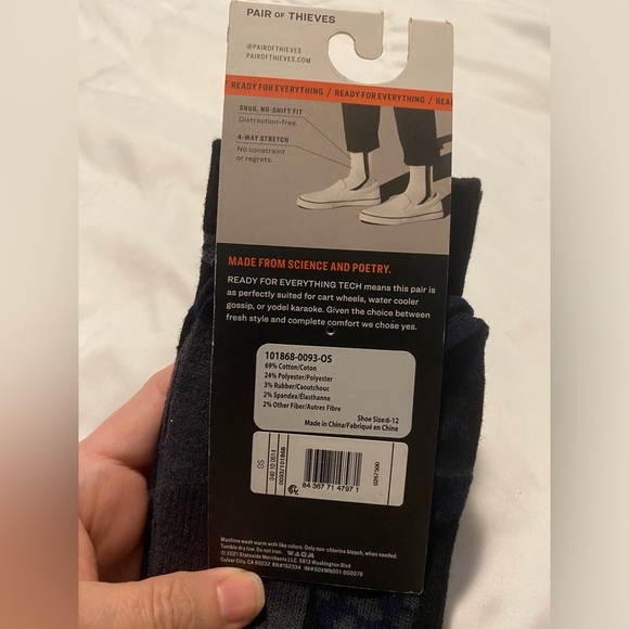 NWT! Pair of thieves men’s socks, size 6-12. Black with planets - Picture 4 of 4